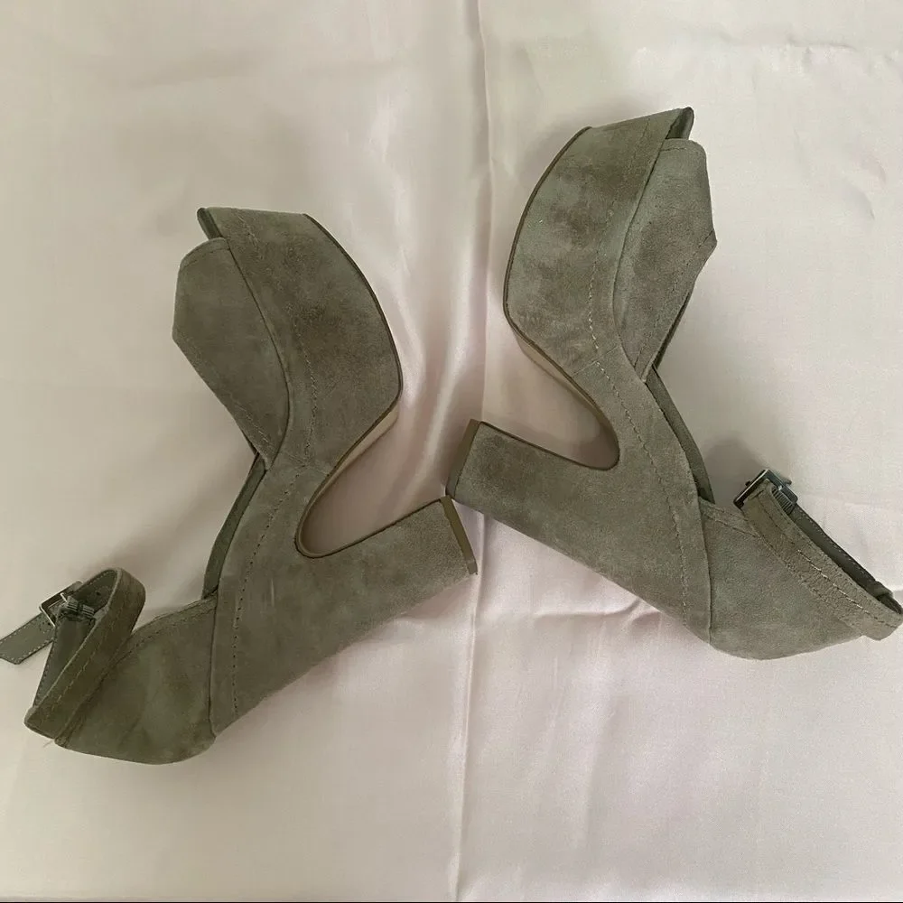 Steve Madden Gretta taupe suede platform sandals 9